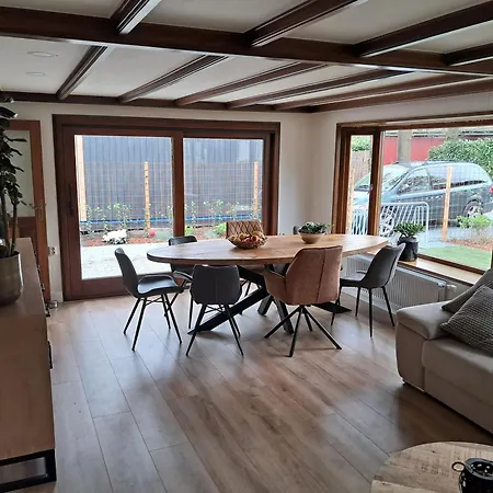 2 Tot 6 Persoons Natuurhuisje Volledig Omheind En Helemaal Gerenoveerd In Het Bos Op De Veluwe In Chalet Voorthuizen