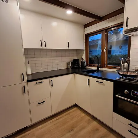 Chalet 2 Tot 6 Persoons Natuurhuisje Volledig Omheind En Helemaal Gerenoveerd In Het Bos Op De Veluwe In Voorthuizen