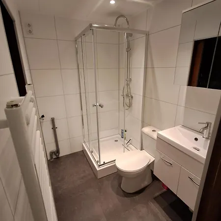 2 Tot 6 Persoons Natuurhuisje Volledig Omheind En Helemaal Gerenoveerd In Het Bos Op De Veluwe In شاليه *