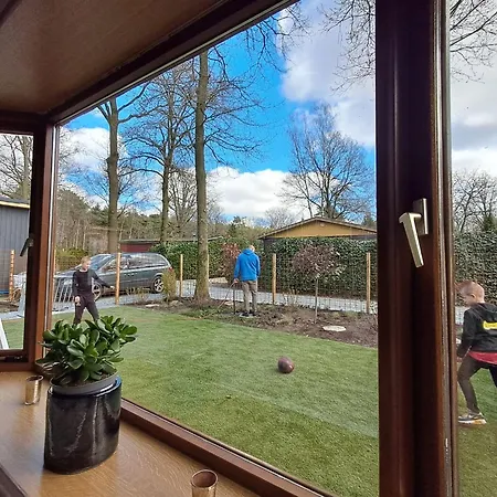 Chalet 2 Tot 6 Persoons Natuurhuisje Volledig Omheind En Helemaal Gerenoveerd In Het Bos Op De Veluwe In Voorthuizen