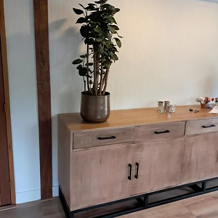 Chalet 2 Tot 6 Persoons Natuurhuisje Volledig Omheind En Helemaal Gerenoveerd In Het Bos Op De Veluwe In Voorthuizen